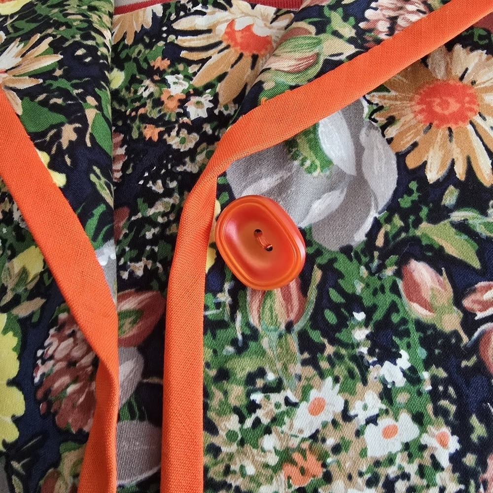 1970s Vintage Tailor Made Floral Print Jacket & Dress with Orange Accents​​ - Picture 4 of 12